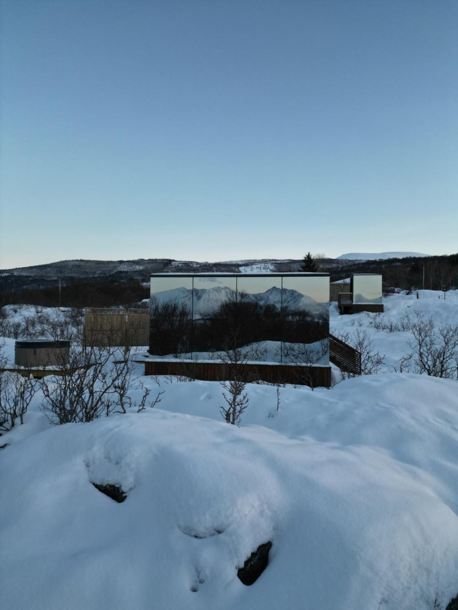 Wonderinn Arctic Utstrand Exterior foto